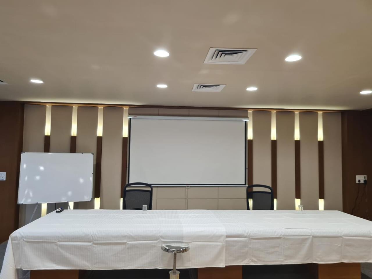 Club Azzurro Resort - Nalsarovar Nānodra Kültér fotó